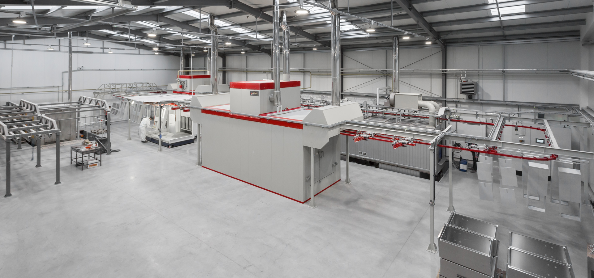 Malowanie proszkowe stali i aluminium, lakierowanie proszkowe, zautomatyzowany proces malowania proszkowego